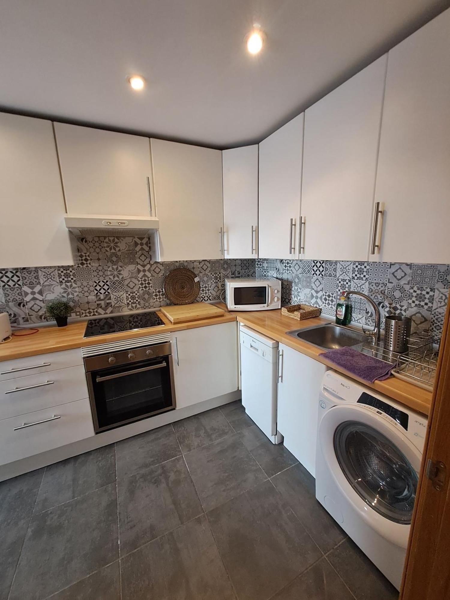 Room In Apartment - Private Room For Rent In Calle De San Bernabe - Madrid — Fotos 3